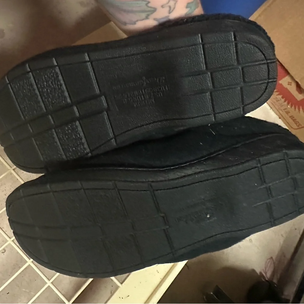 Dearfoams Kids Black and‎ Red Checkered Slippers
